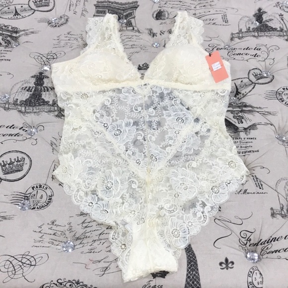 Oh la la Cheri Suzette Lace Teddy (Plus Size) - Picture 4 of 8